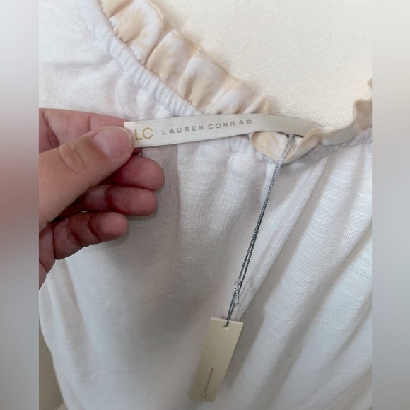 NWT LC Lauren Conrad Women’s sleeveless top, swept ashore ruffle neckline shell - Picture 4 of 6